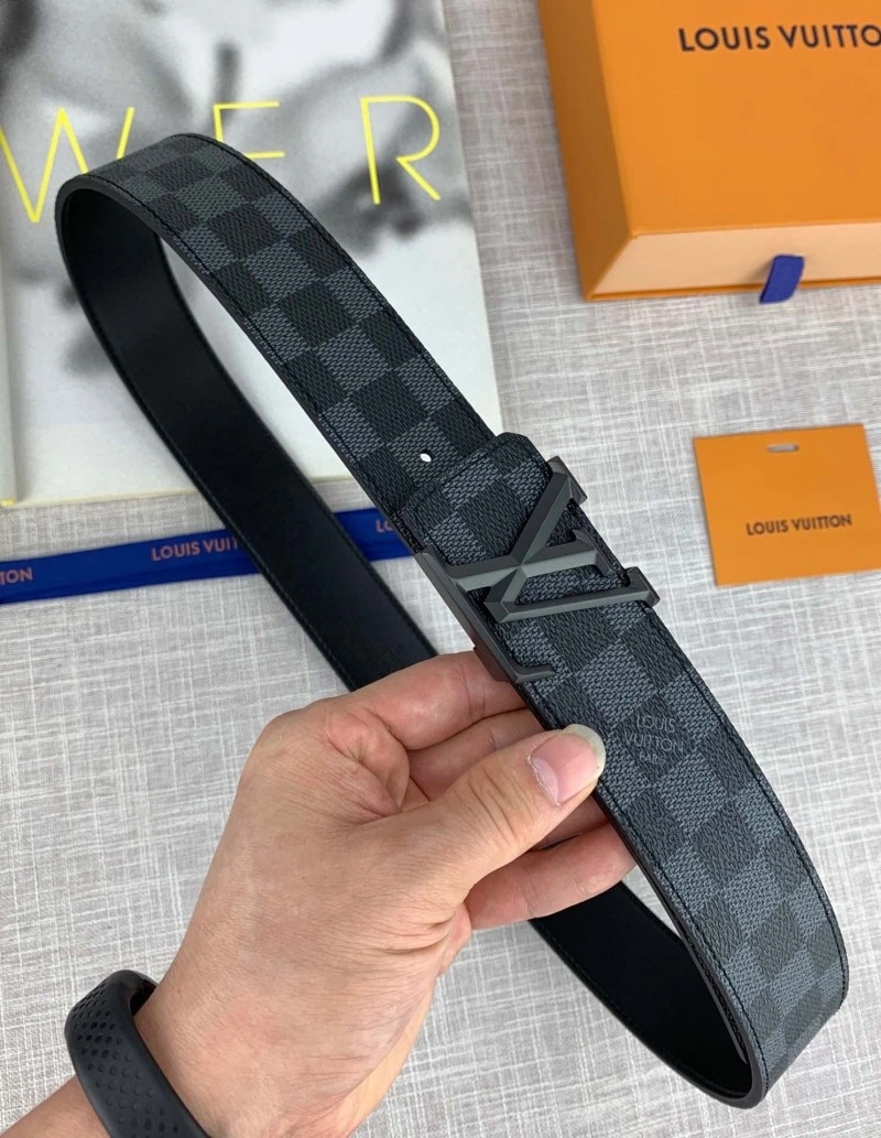 Unisex Louis Vuitton Belts 300984