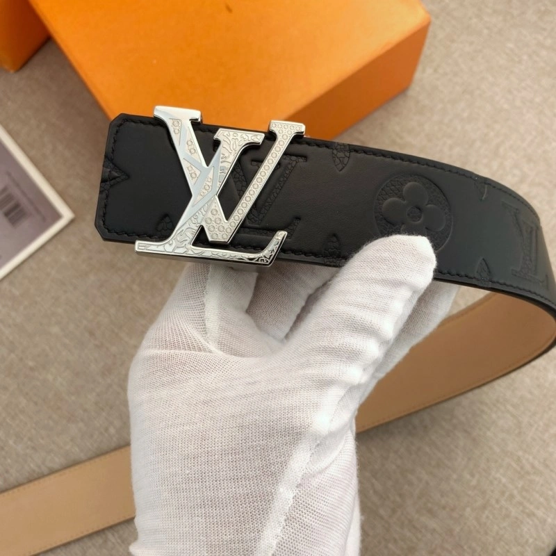 Functional Louis Vuitton Belts 300923