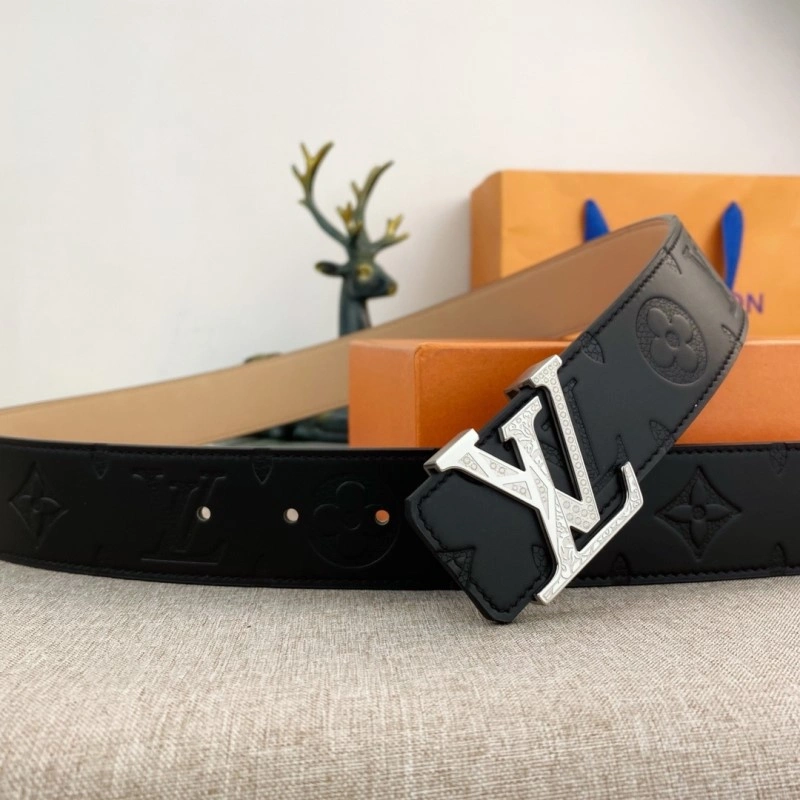 Functional Louis Vuitton Belts 300923