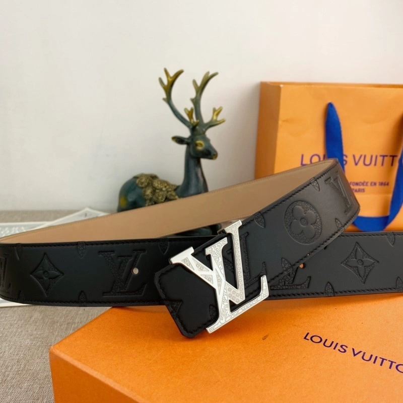 Functional Louis Vuitton Belts 300923