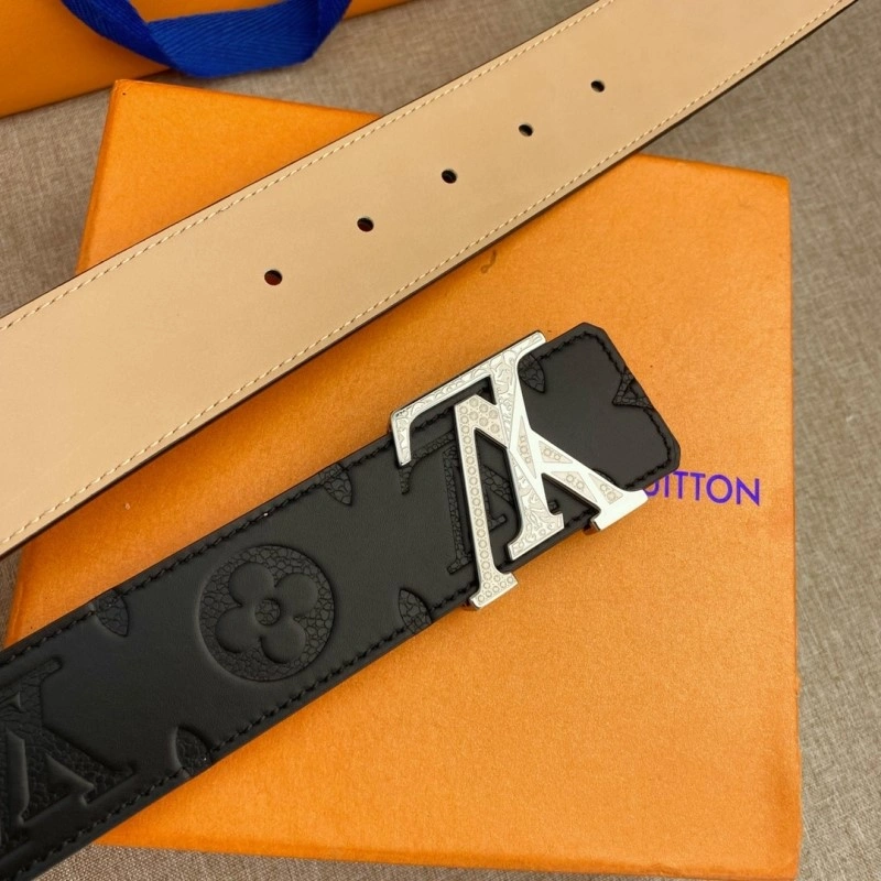 Functional Louis Vuitton Belts 300923
