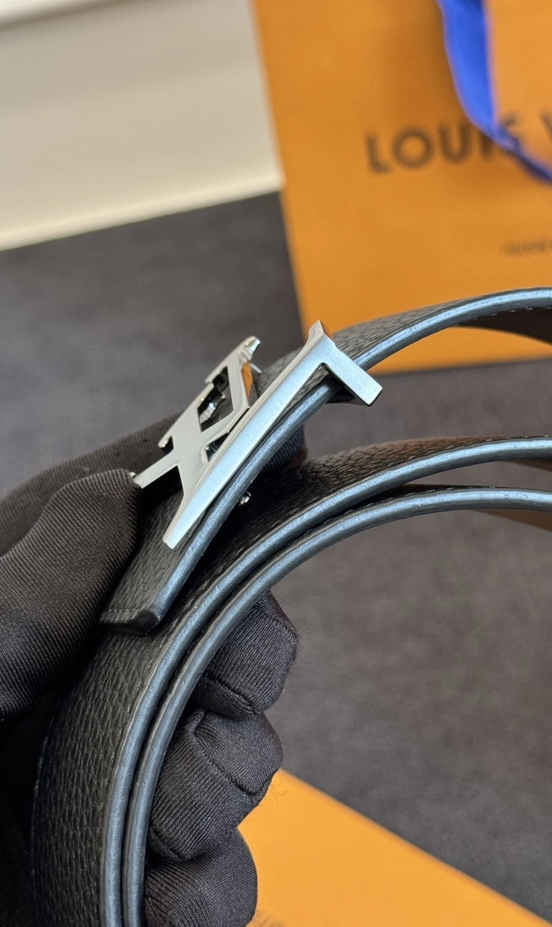 Breathable Louis Vuitton Belts 300896