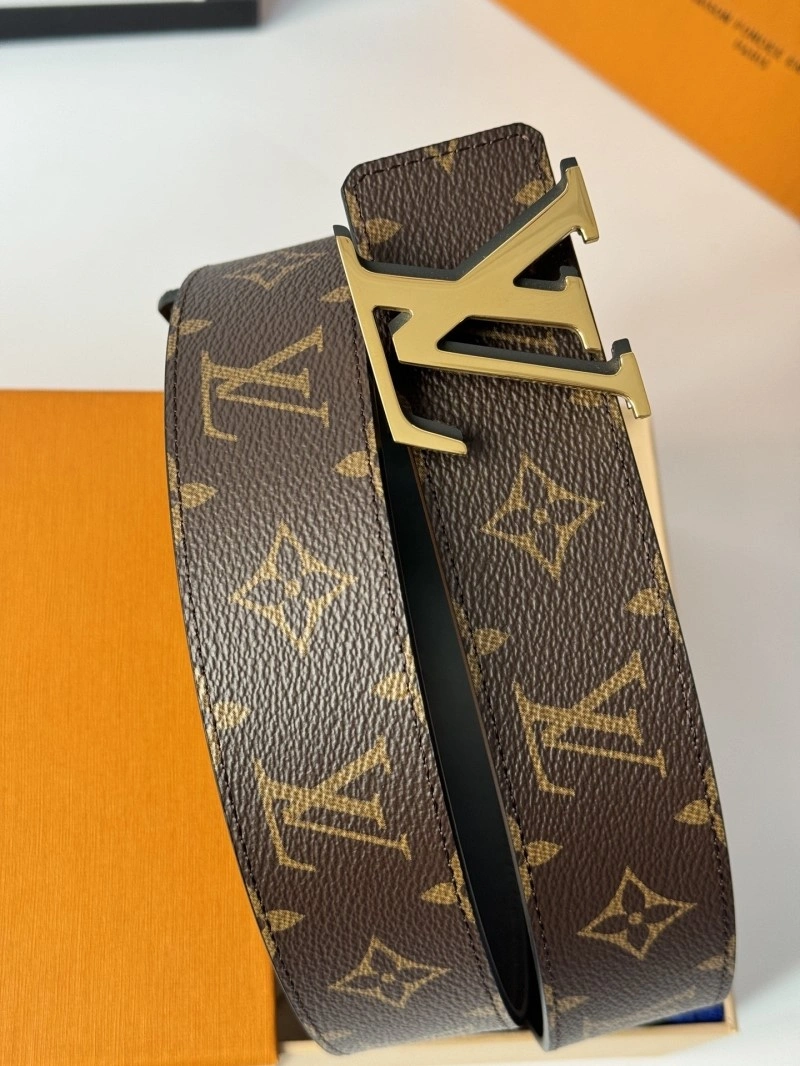 Lightweight Louis Vuitton Belts 300889
