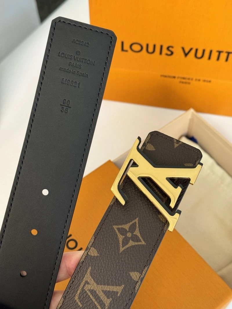 Lightweight Louis Vuitton Belts 300889