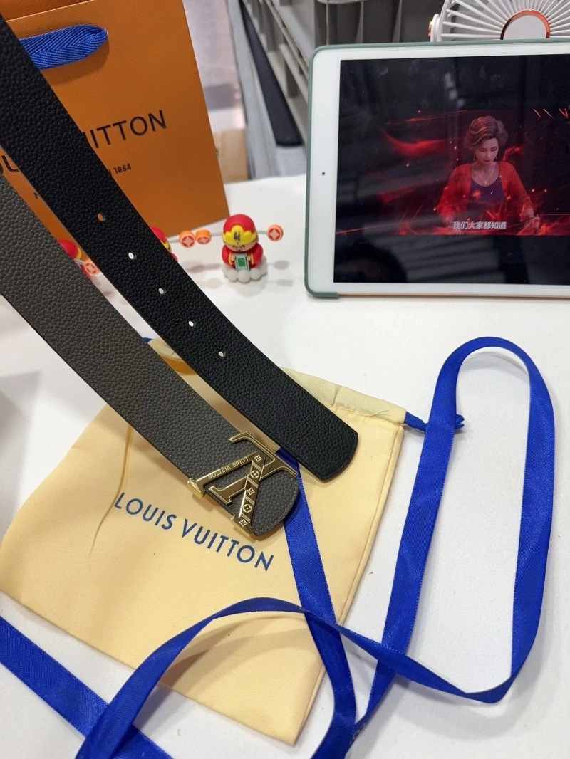 Minimalist Louis Vuitton Belts 300870