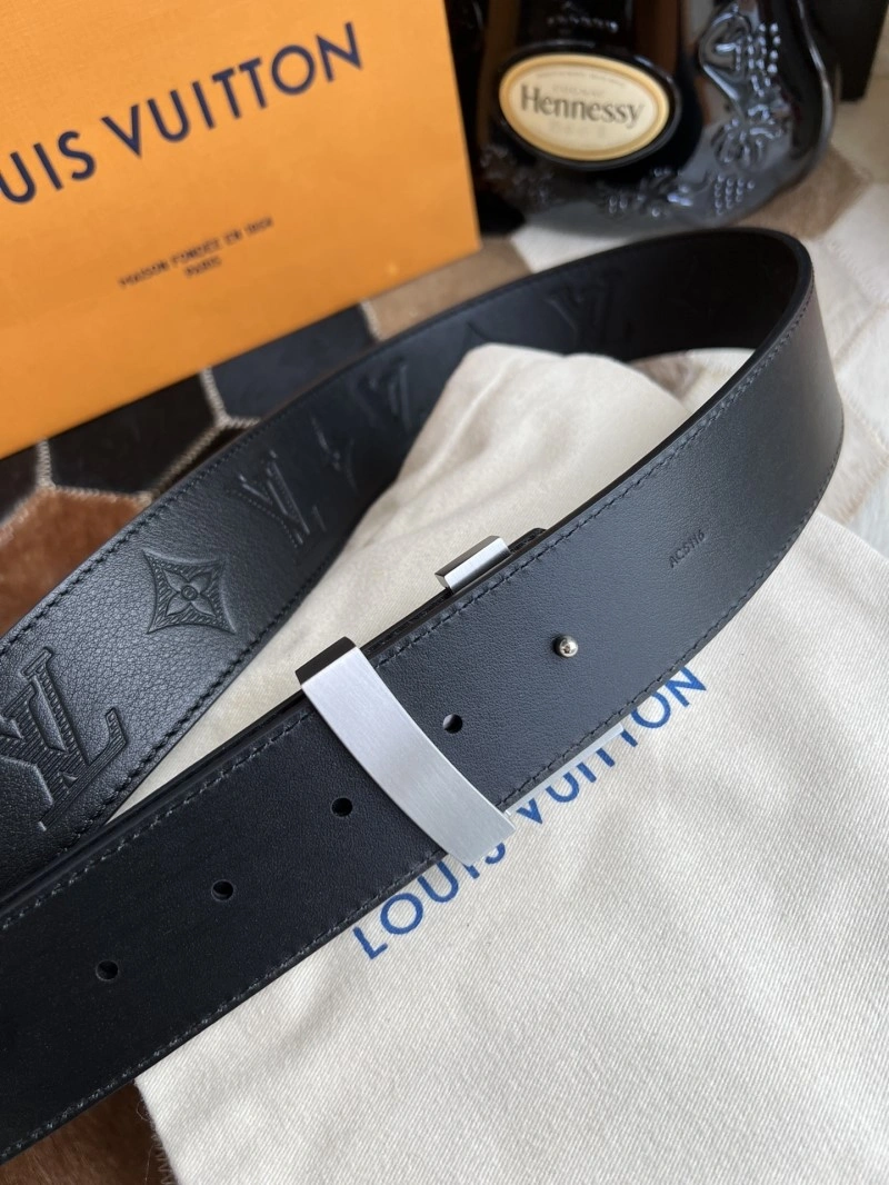 Bright Louis Vuitton Belts 300850