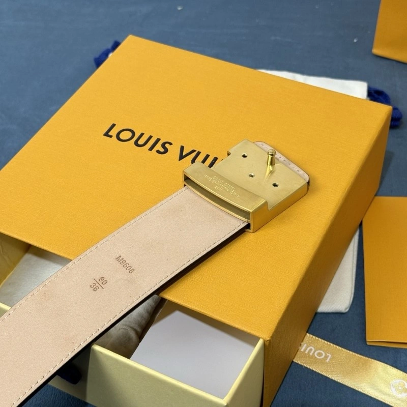 Effortless Louis Vuitton Belts 300853