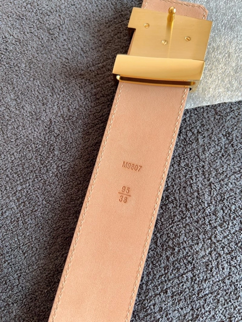 Breathable Louis Vuitton Belts 300823