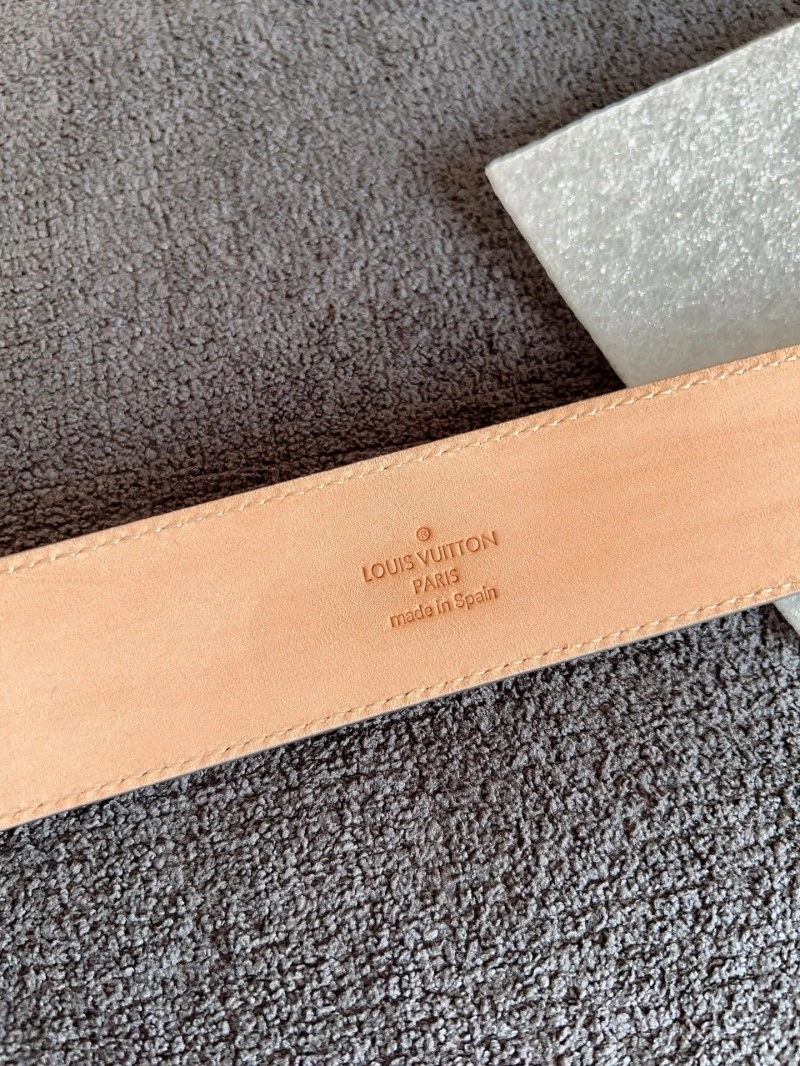 Breathable Louis Vuitton Belts 300823