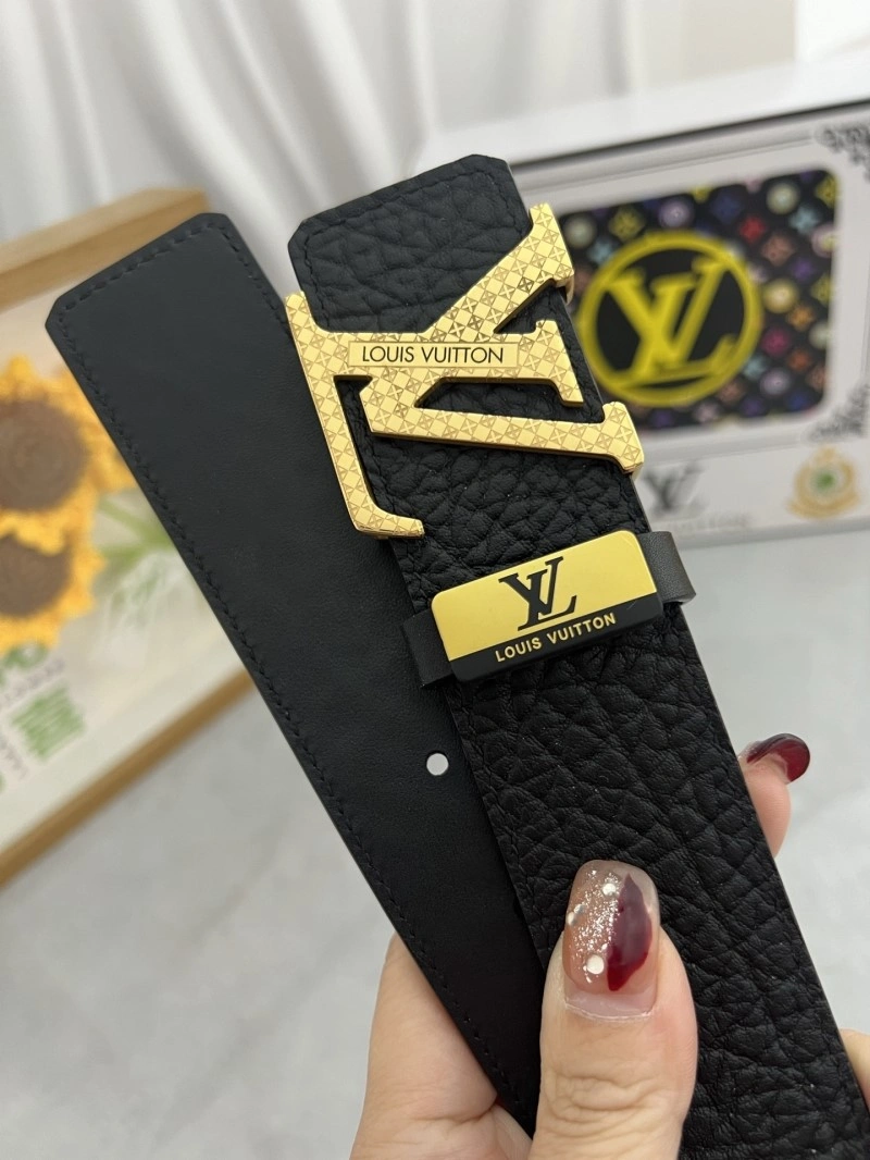 Functional Louis Vuitton Belts 300759
