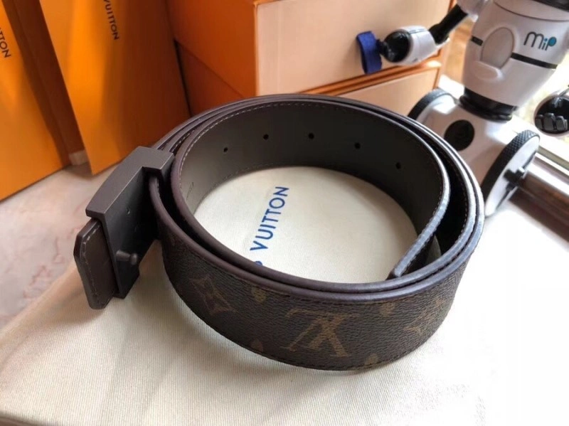 Louis Vuitton Belts FashionForward 300627