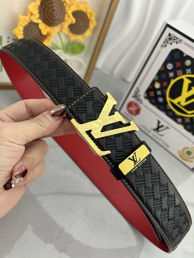 Minimalist Louis Vuitton Belts 300601