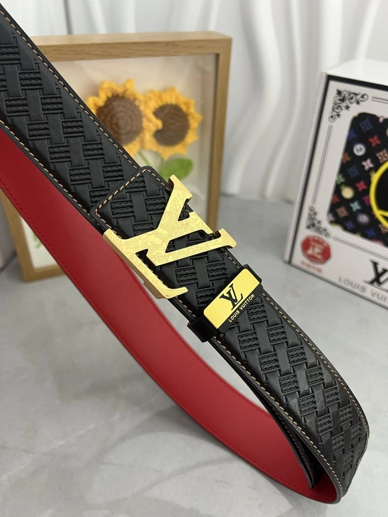 Minimalist Louis Vuitton Belts 300601