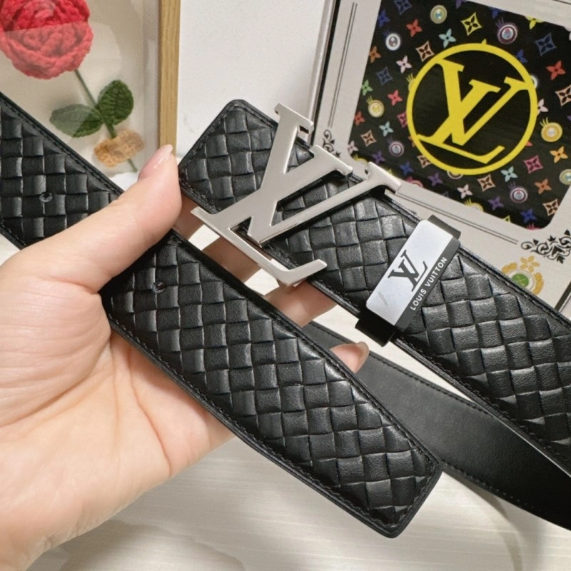 EyeCatching Louis Vuitton Belts 300595