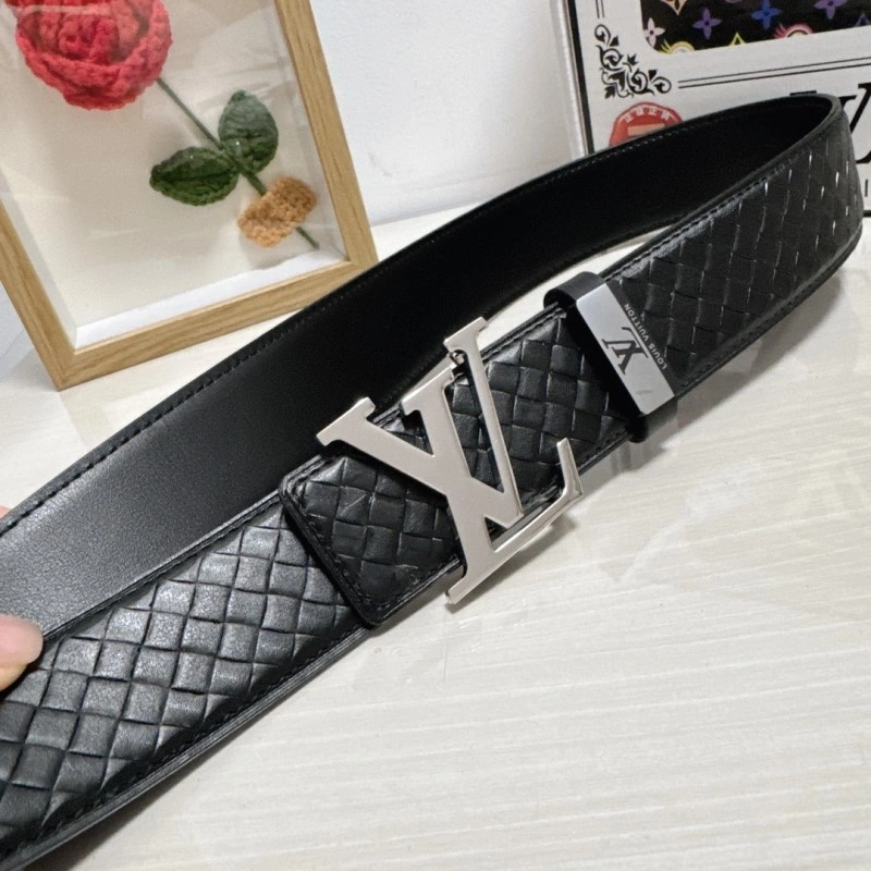 EyeCatching Louis Vuitton Belts 300595