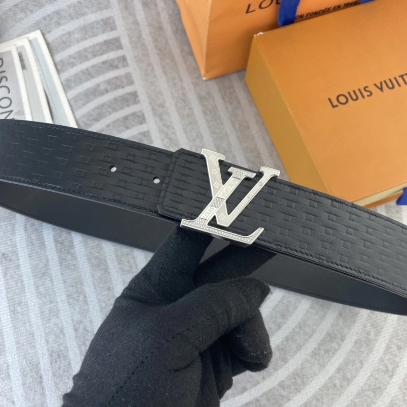 Unisex Louis Vuitton Belts 300431
