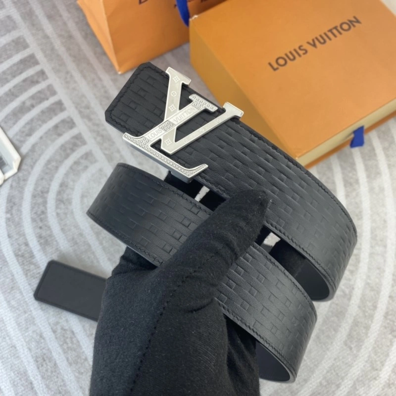 Unisex Louis Vuitton Belts 300431