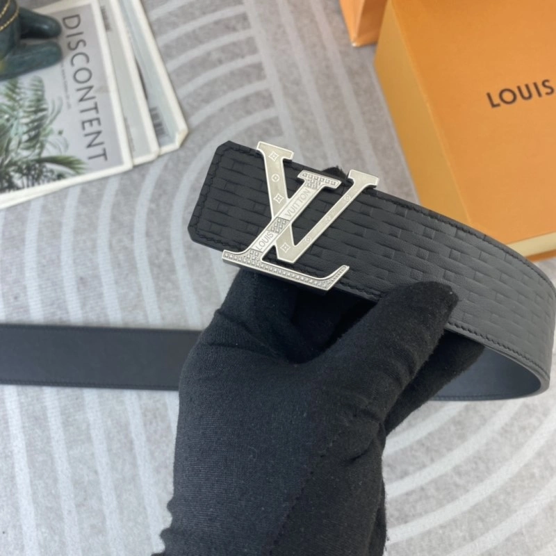 Unisex Louis Vuitton Belts 300431