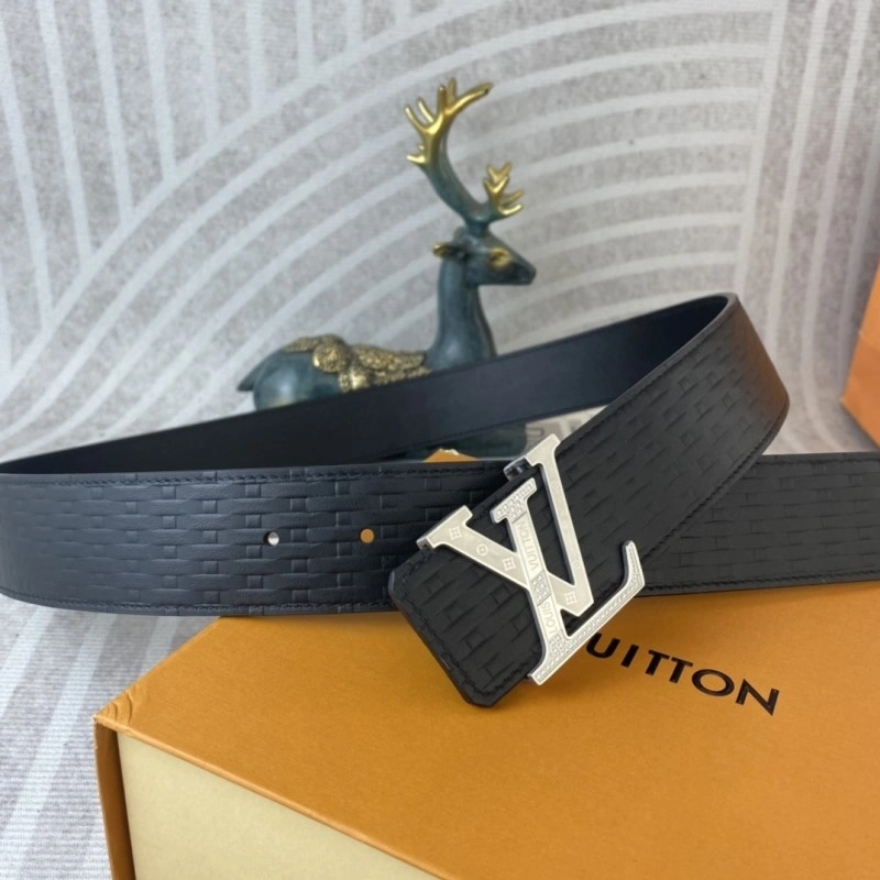 Unisex Louis Vuitton Belts 300431