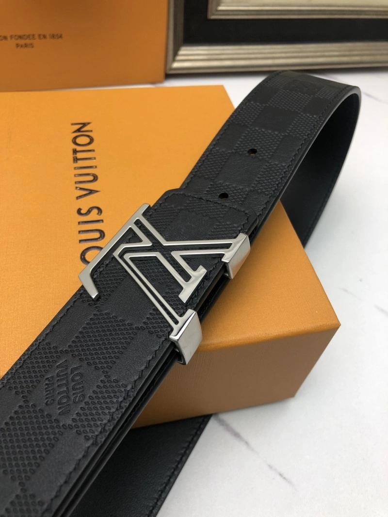 Bright Louis Vuitton Belts 300390