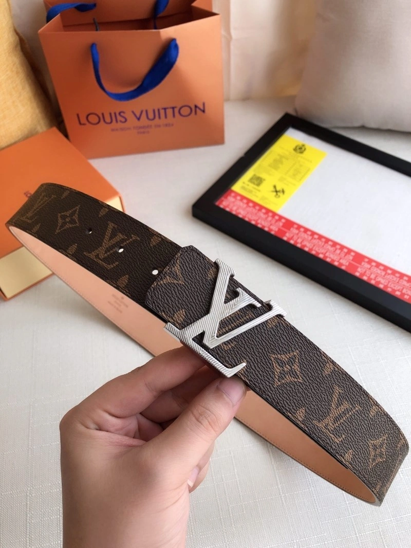 Functional Louis Vuitton Belts 300323