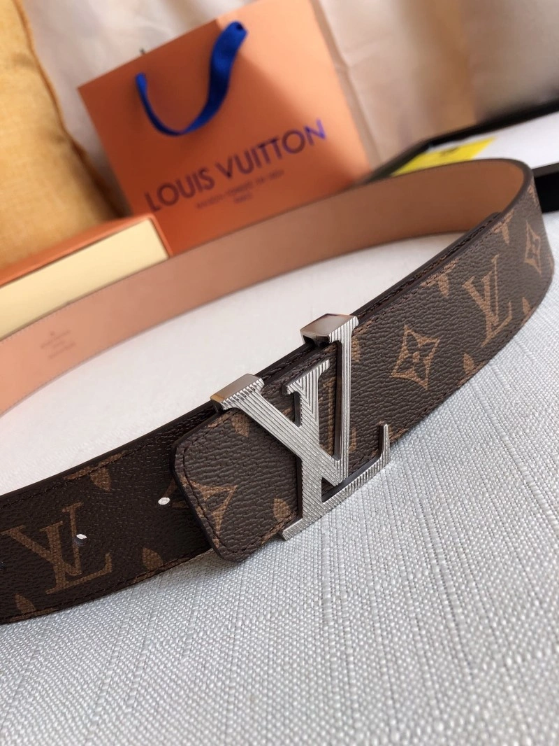 Functional Louis Vuitton Belts 300323