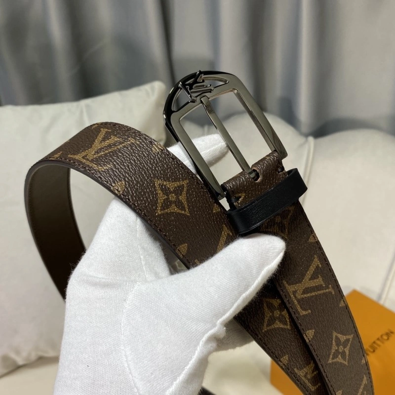 Minimalist Louis Vuitton Belts 300307