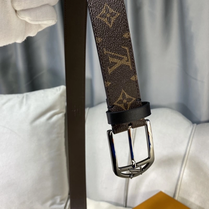 Minimalist Louis Vuitton Belts 300307