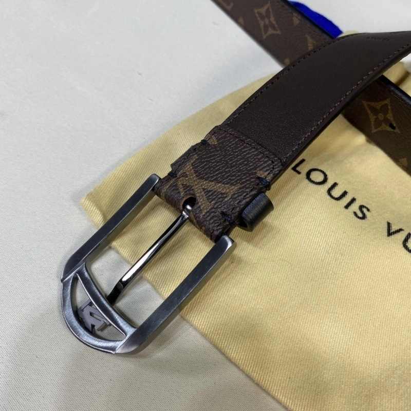 Minimalist Louis Vuitton Belts 300307