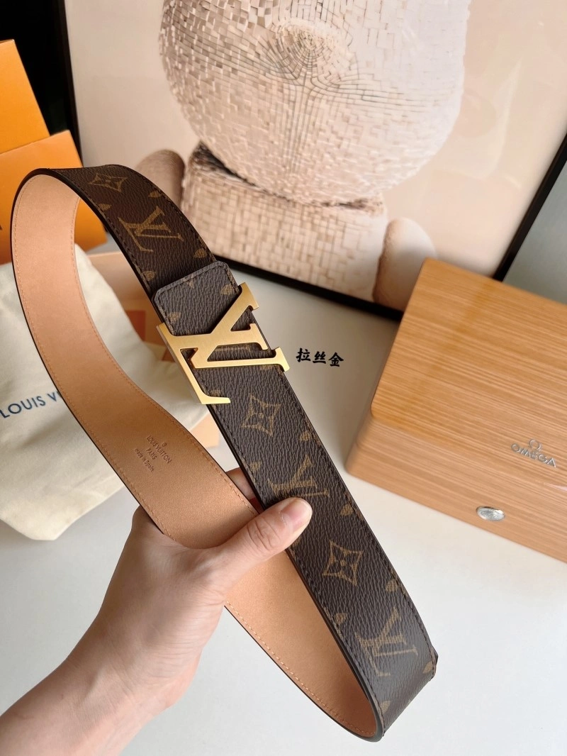 Compact Louis Vuitton Belts 300295