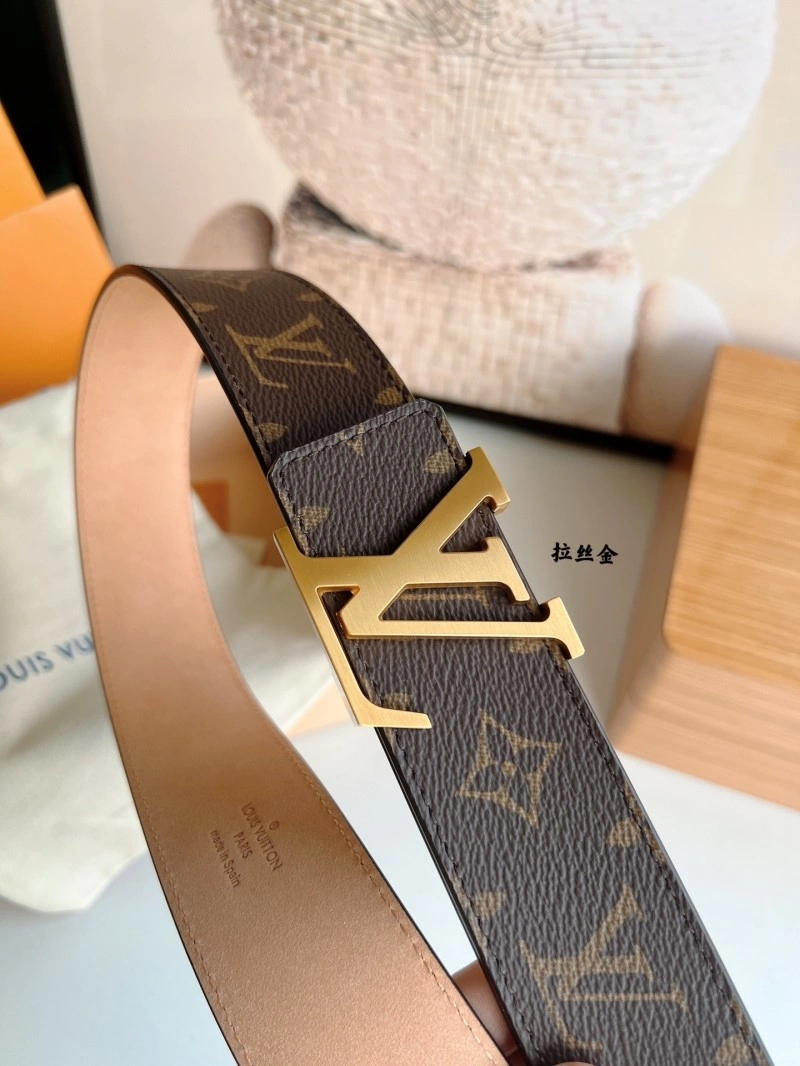 Compact Louis Vuitton Belts 300295