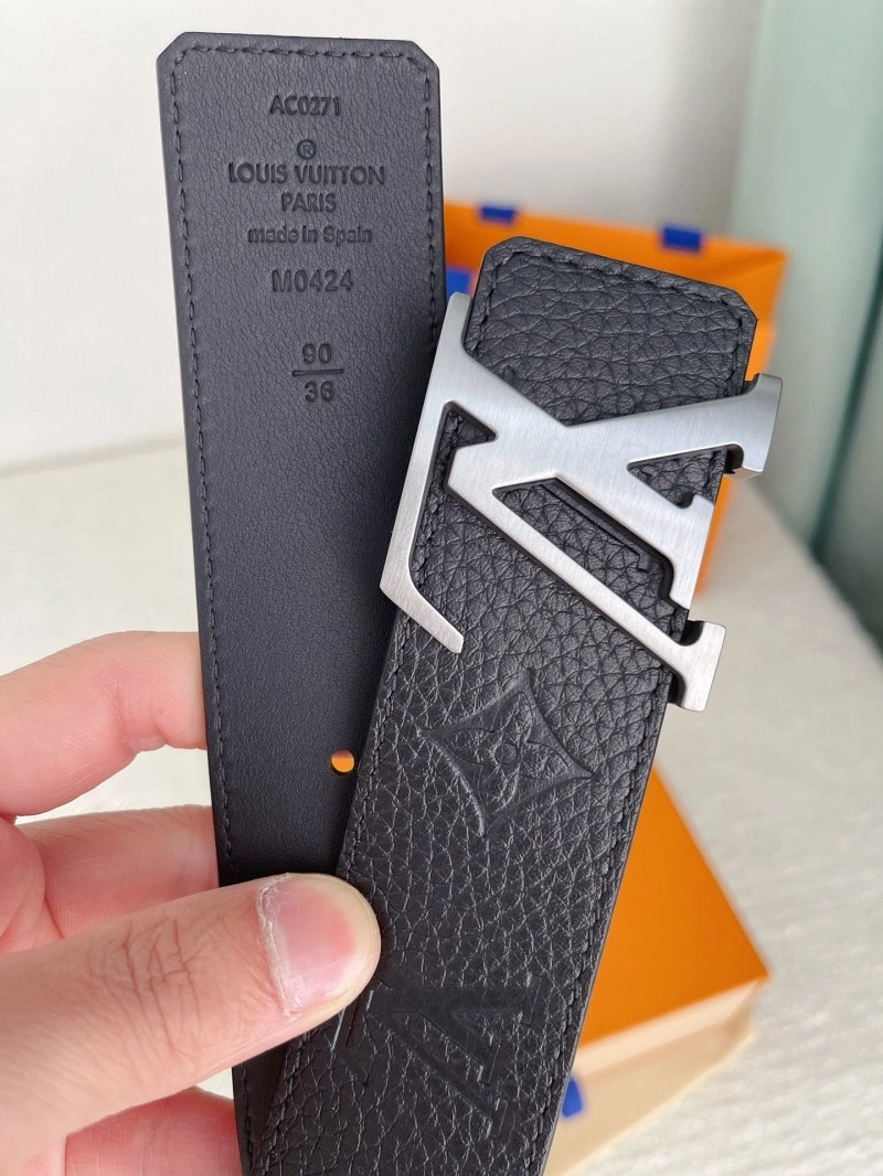 Snug Louis Vuitton Belts 300313