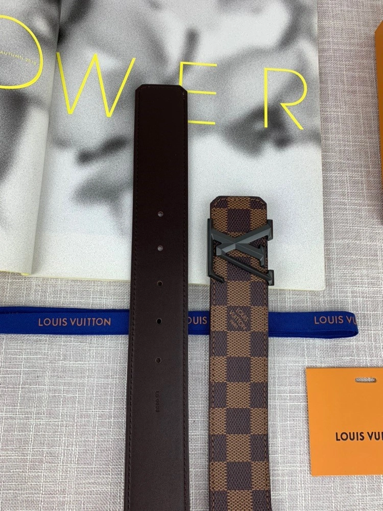 Effortless Louis Vuitton Belts 299900