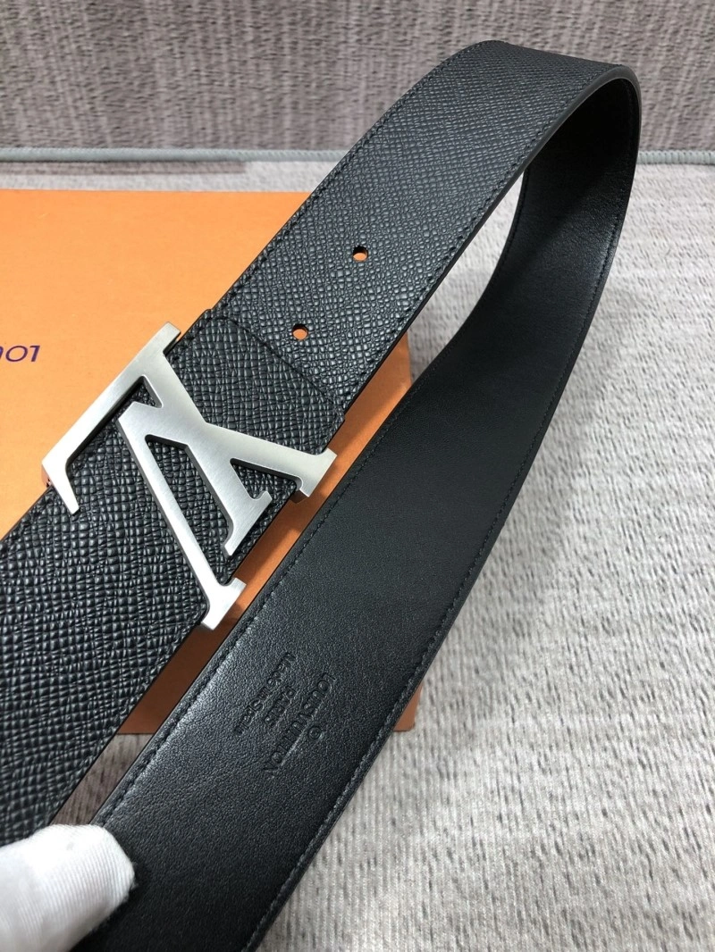 Versatile Louis Vuitton Belts 298223