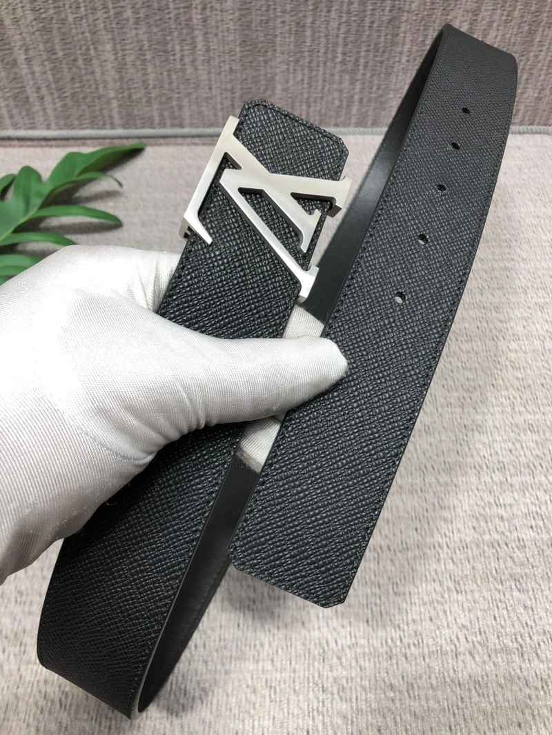Versatile Louis Vuitton Belts 298223