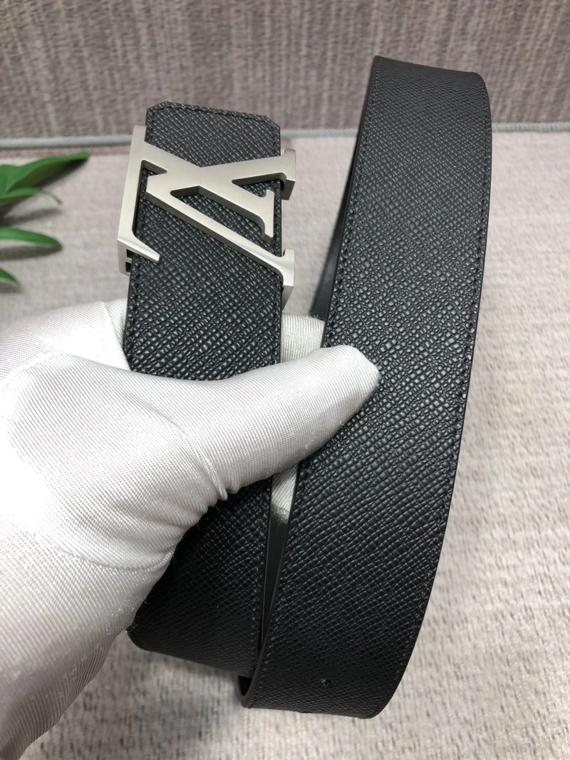 Versatile Louis Vuitton Belts 298223
