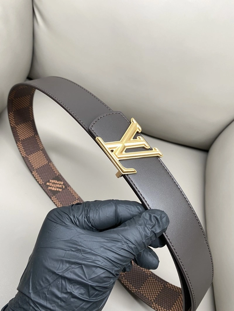 Versatile Louis Vuitton Belts 297410
