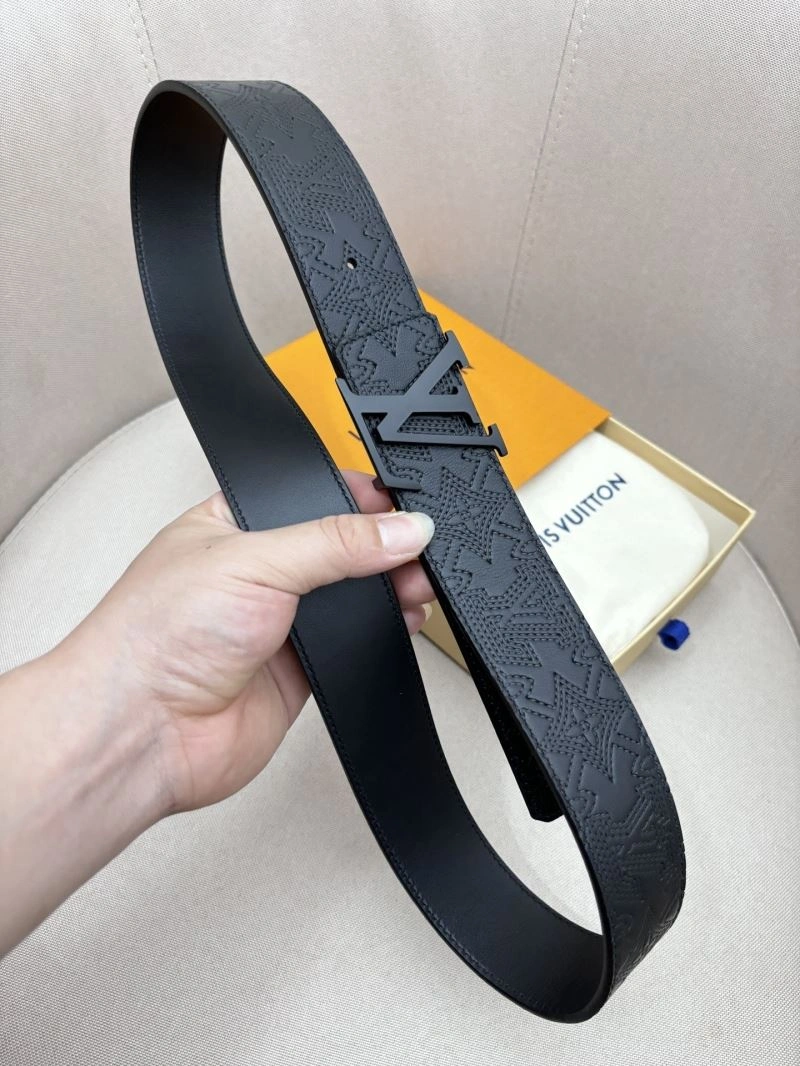 Versatile Louis Vuitton Belts 302120