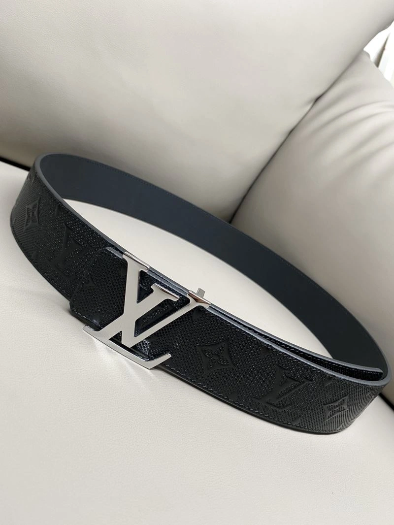 Functional Louis Vuitton Belts 301904