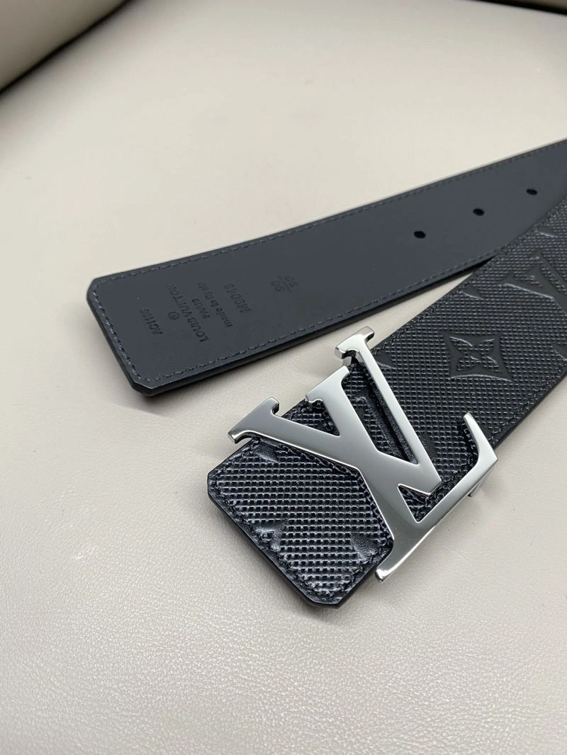 Functional Louis Vuitton Belts 301904