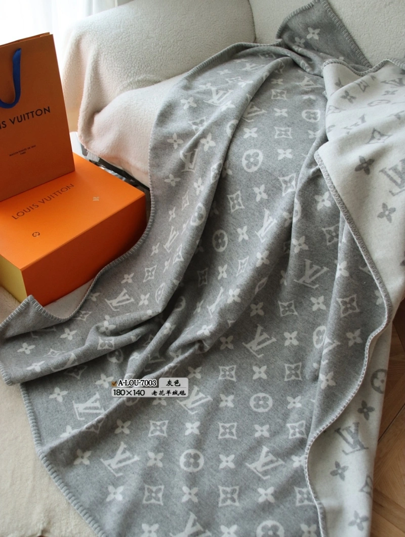 Louis Vuitton Blanket Elegant 256575