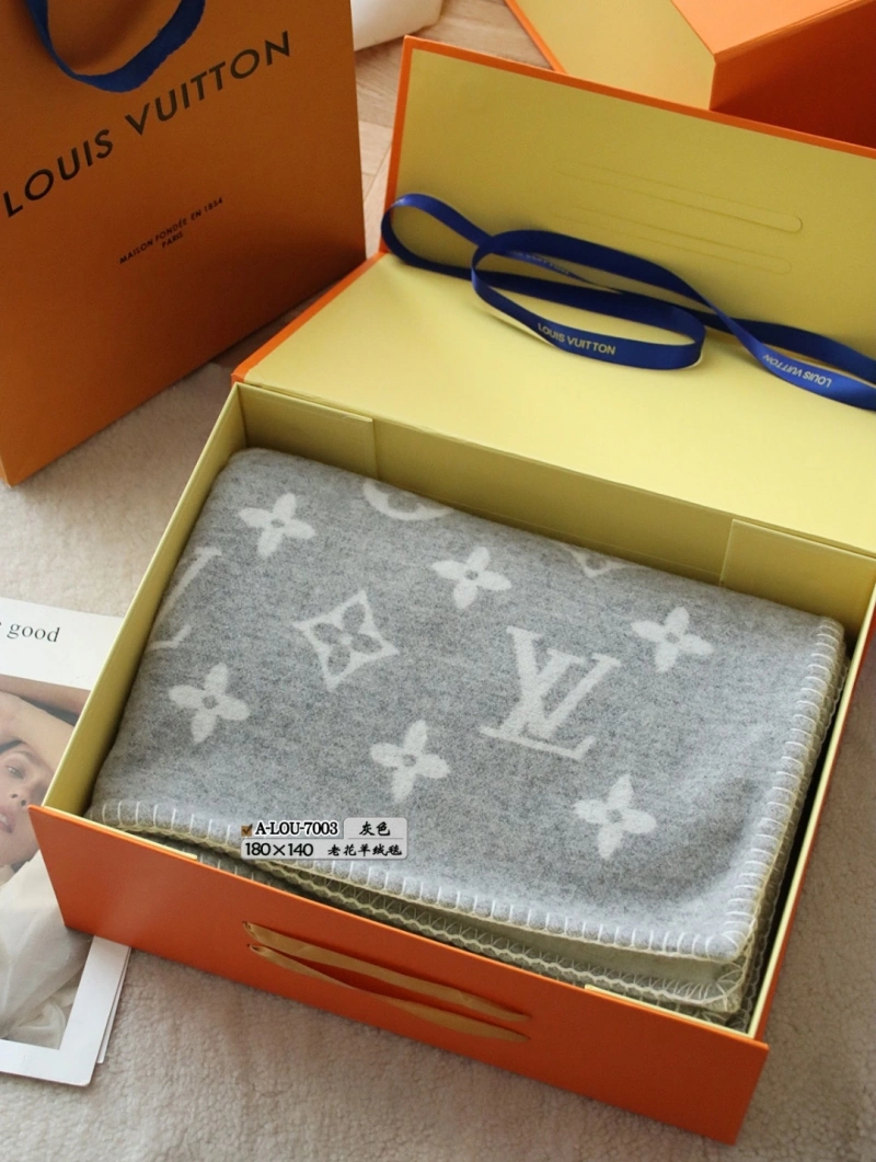 Louis Vuitton Blanket Elegant 256575