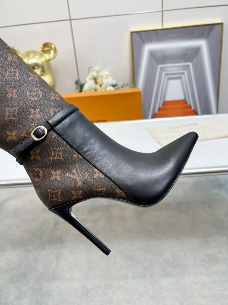 Refined Louis Vuitton Boots 32424