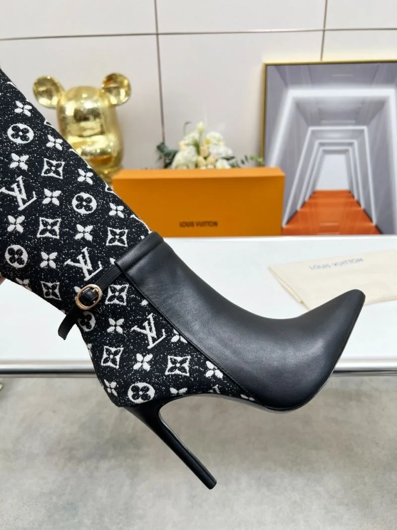 Sleek Louis Vuitton Boots 32420