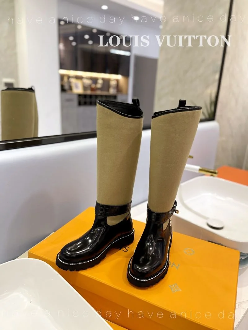 Louis Vuitton Boots Sleek 32412