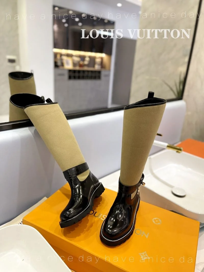 Louis Vuitton Boots Sleek 32412