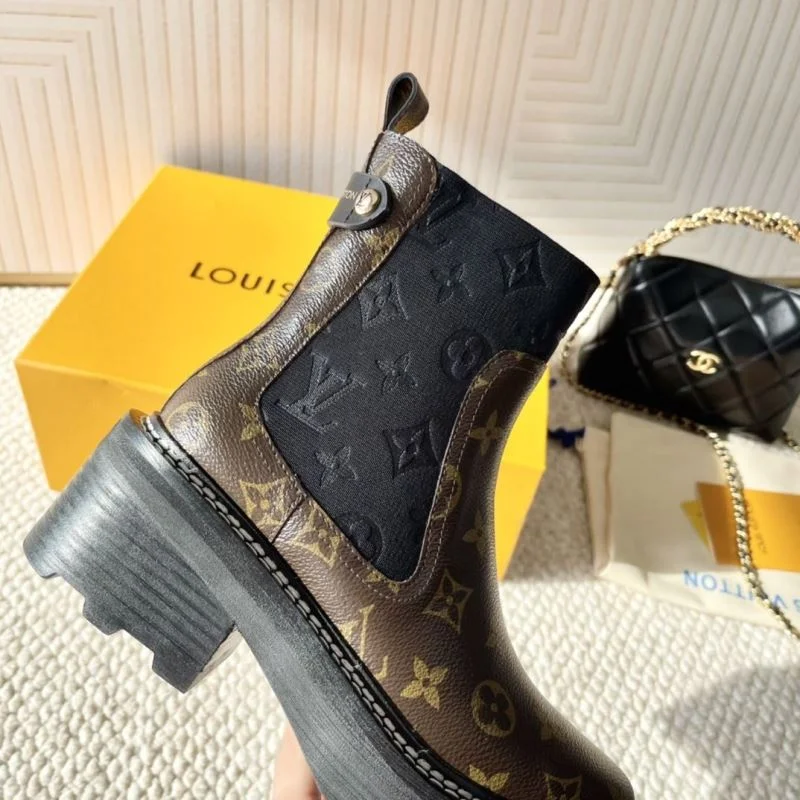 Louis Vuitton Boots Functional 33351