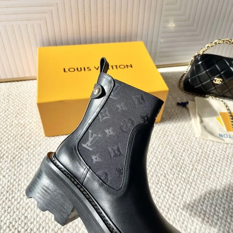 SunProtective Louis Vuitton Boots 33333