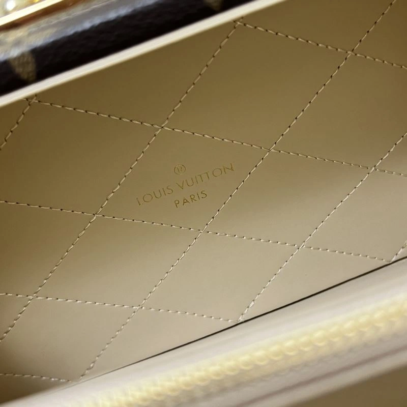 Stretchable Louis Vuitton Box Bags 83594