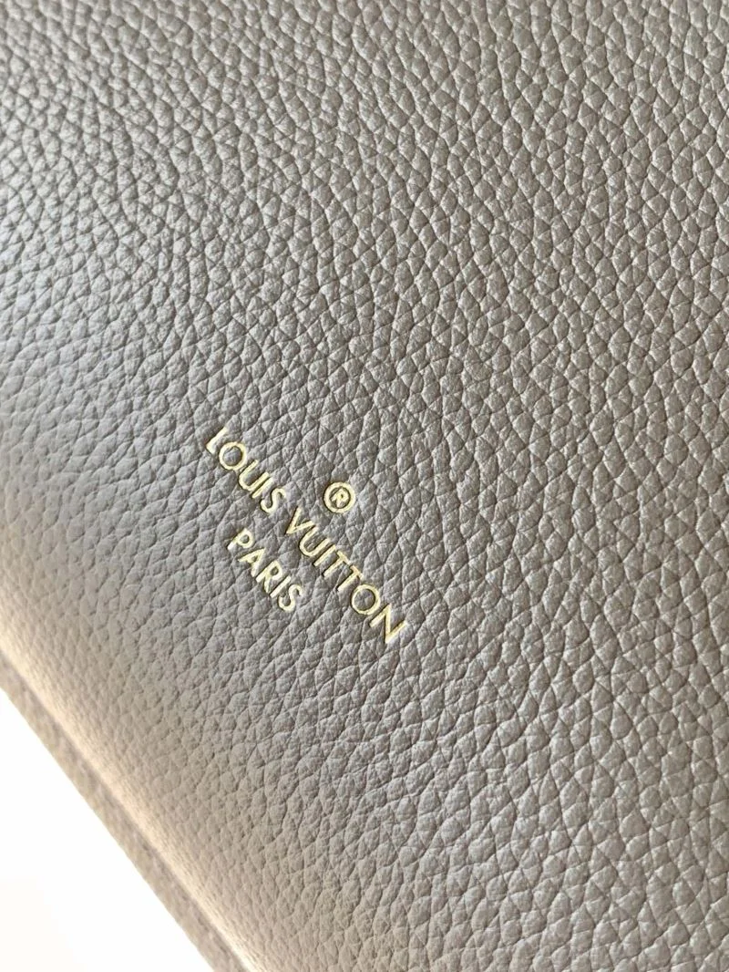 Classic Louis Vuitton Box Bags 38910